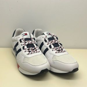 Tommy Hilfiger White, Blue and Red Mix Sneaker Men’s Size 9 (NWOT)